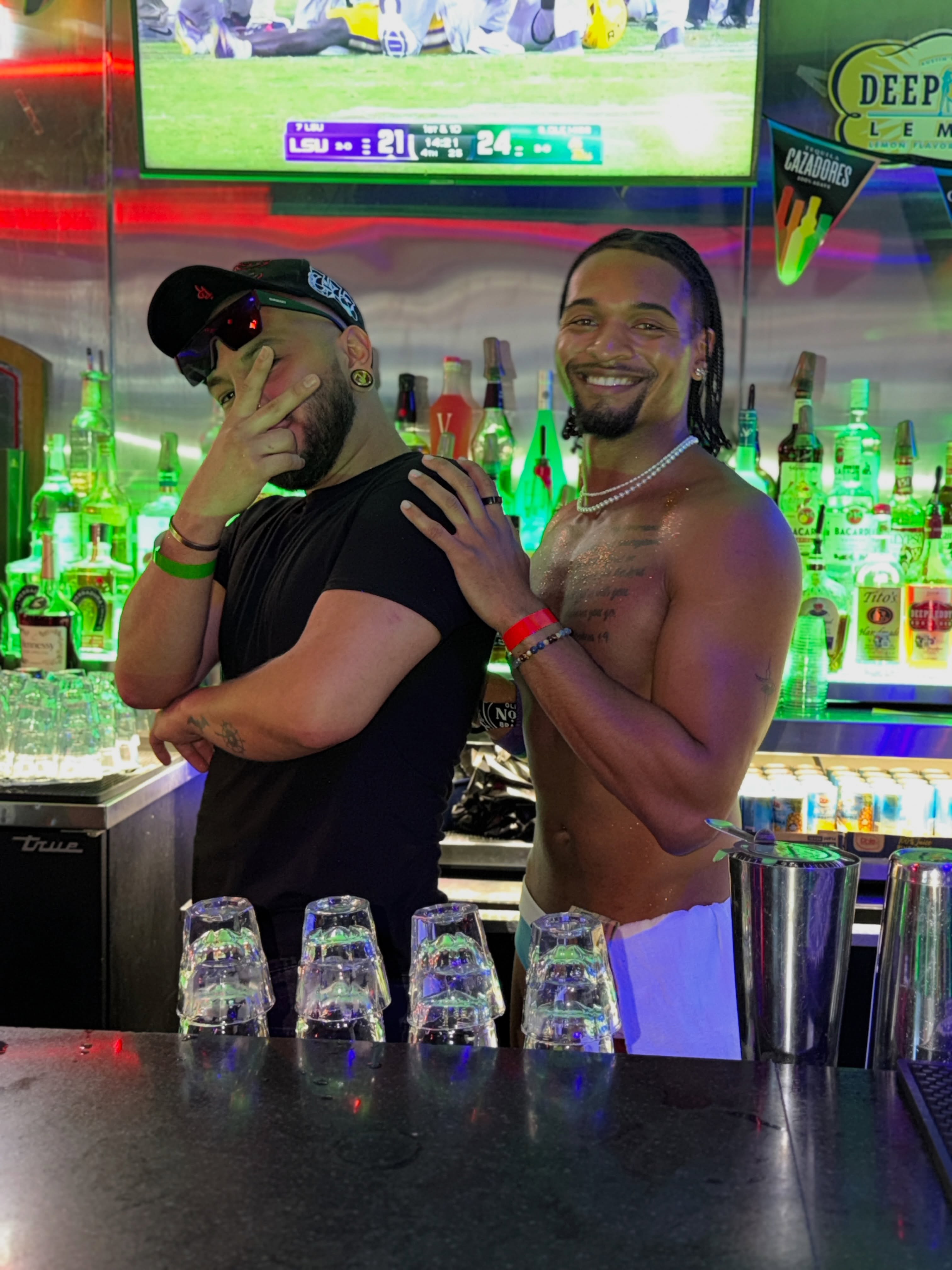 🚦 STOPLIGHT PARTY 🚦 ❤️ Taken 💛 DTF 💚 Single The party is underway!